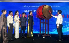 Lãnh đạo Thành ủy đánh trống khai hội Ngày thơ Việt Nam tại TP.HCM