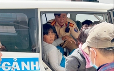 CSGT An Giang dùng xe đặc chủng đưa người bệnh đi cấp cứu kịp thời