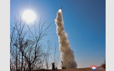 Triều Tiên thử 'đầu đạn siêu lớn' cho tên lửa