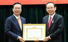 Chủ tịch nước trao huy hiệu 45 năm tuổi Đảng cho Bí thư Nguyễn Văn Nên