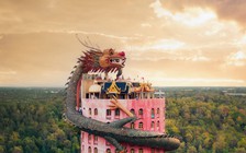 Khám phá rồng khổng lồ quấn quanh ngôi chùa hồng nổi tiếng ở Thái Lan