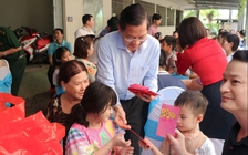 Chủ tịch Phan Văn Mãi thăm công nhân xa quê đón tết tại TP.HCM