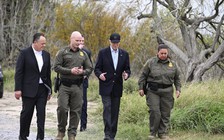 Ông Trump và ông Biden chỉ trích nhau gay gắt khi đi thăm biên giới
