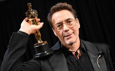 'Người sắt' Robert Downey Jr. bị chỉ trích vì hành động khiếm nhã