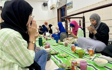 Người đạo Hồi ở TP.HCM trong tháng Ramadan: Cùng nhịn ăn, không uống khi mặt trời mọc trong cả tháng