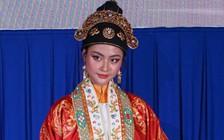 Hoa hậu khoác Việt phục tham gia Ngày hội ‘Tóc xanh - Vạt áo’