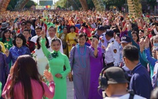 Hơn 5.000 người đồng diễn áo dài trên phố đi bộ Nguyễn Huệ ngày 8.3