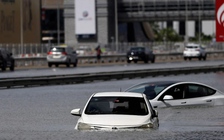 Mưa nhân tạo có gây ra bão lớn, ngập lụt ở Dubai?