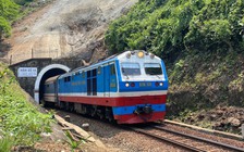 Đà Nẵng: Sau gần 100 năm, hầm đường sắt đèo Hải Vân dột nước tứ bề