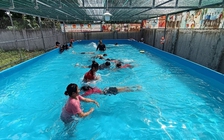 Vận động nguồn lực xã hội hóa xây dựng các bể bơi cho trẻ em