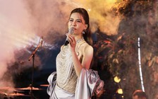 Ca sĩ Hà Nhi gặp sự cố, bật khóc trong đêm nhạc tại Đà Lạt