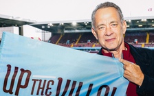 Trở lại Champions League sau 42 năm, Aston Villa nhận tình yêu đặc biệt từ Tom Hanks