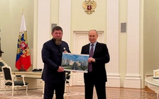 Lãnh đạo Chechnya gặp Tổng thống Putin, đề nghị tăng thêm quân đến Ukraine