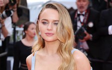 Ngôi sao Hollywood - Joey King diện trang phục Công Trí tham dự thảm đỏ Cannes