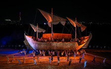 Hoành tráng đêm nhạc kịch 'Chuyến tàu huyền thoại' mở màn Lễ hội sông nước TP.HCM