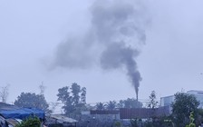 Ô nhiễm khói bụi ở P.Tân Tạo A, Q.Bình Tân: 'Hít vào trong mũi nó đen xì'