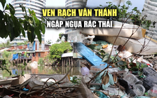 Rác thải ngập ngụa quanh ven rạch Văn Thánh, nhiều hộ dân than trời