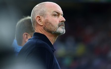 CĐV Scotland rơi nước mắt, HLV Steve Clarke tức tưởi, đòi kiện trọng tài lên UEFA