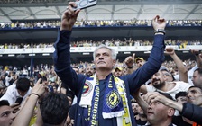 HLV Mourinho nói gì trong ngày ra mắt Fenerbahce quá hoành tráng?