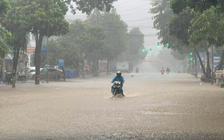 Bão số 2 khiến mực nước sông Mekong hạ nguồn tăng nhanh, thượng nguồn vẫn thấp