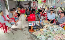 Ngồi quán nước đánh bạc với nhà cái ở Campuchia