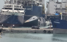 Tàu chiến Iran bị lật trong lúc sửa chữa, nhiều người bị thương