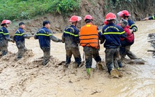 Hết lòng vì dân: Cứu người trong tâm lũ quét