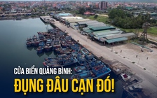 Ngư dân Quảng Bình lao đao vì cửa biển cạn, nhiều tàu cá phải nằm bờ