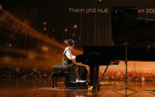 Tìm kiếm tài năng piano Việt Nam: Cậu bé khiếm thị chinh phục hàng trăm khán giả