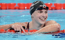 Katie Ledecky lập kỷ lục lịch sử Olympic, nhà vô địch điền kinh Mỹ thua sốc 