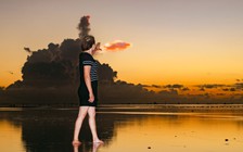 Kỳ lạ đám mây nhìn như 'cá chép đỏ vượt vũ môn': Chuyên gia lý giải có hay không?