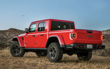 Jeep bị điều tra vì gần 790.000 xe Gladiator, Wrangler có nguy cơ cháy