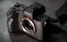 Bản cập nhật mới của Sony cho A7R V bị lỗi khởi động