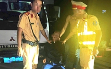 Bắt giữ nghi phạm vận chuyển 2 bánh heroin trên QL9