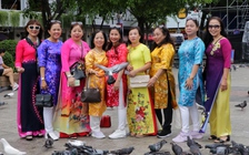 TP.HCM ngày đầu tiên năm mới 2025: Thời tiết mát mẻ, người dân tận hưởng buổi sáng bình yên