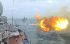 Hải quân kiểm tra bắn đạn thật trên biển