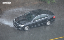 Lưu ý khi sử dụng ô tô gầm thấp tại khu vực ngập nước