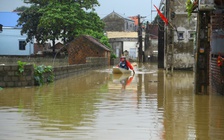 Dân ngoại thành Hà Nội lại hối hả chạy lũ