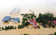 Hơn 15.000 ngôi nhà ở Thanh Hóa còn chìm trong biển nước