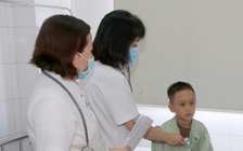 Bác sĩ Bệnh viện T.Ư Huế bít rò động - tĩnh mạch phổi qua da thành công