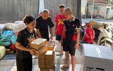 Quyên góp đèn pin, sạc dự phòng gửi bà con vùng lũ giữ liên lạc