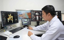 Người nước ngoài nhập viện nguy kịch, bác sĩ Việt Nam căng mình mổ cấp cứu