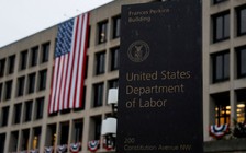 Mỹ bắt đầu sa thải hàng loạt nhân viên liên bang trong lúc chính phủ đóng cửa