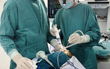 Đà Nẵng: Lấy khối u hiếm gặp từng khiến bệnh nhân ‘nhắm mắt, đi cúi người’