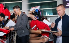 CĐV biến Tân Sơn Nhất thành Old Trafford, chào đón các huyền thoại Manchester United