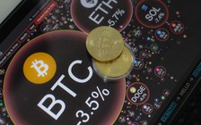 Bitcoin sập giá, hơn 9 tỉ USD bị thổi bay sau đòn thuế của ông Trump