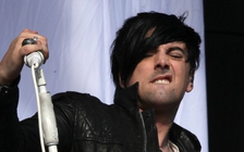 Ca sĩ Ian Watkins bị đâm chết trong tù