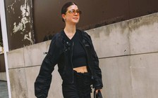 Váy mặc ngoài quần, 'cuộc chơi' layering đầy ngẫu hứng  mùa thu 2025