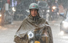 Hà Nội chiều nay mưa giông, đề phòng sét đánh, gió giật mạnh