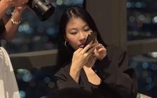 Du khách Việt Nam mất 4 tiếng mới ăn xong một bữa vì mải chụp ảnh